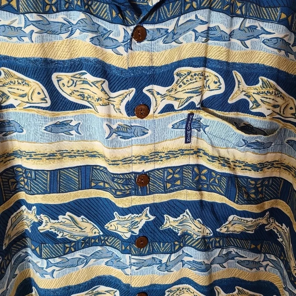 Mango‎ Moon vintage men's Hawaiian button down rayon fish shirt top size Medium